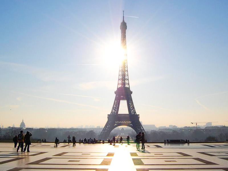 Đi du lịch Pháp, nhớ ghé thăm Tháp Eiffel